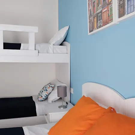 Ariel 4* نابولي